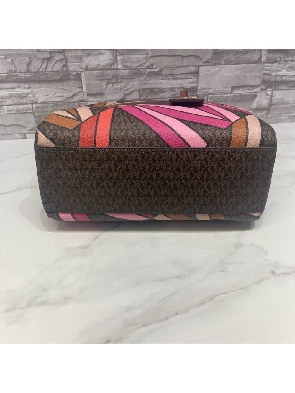 Michael Kors Sinclair Geometric 3D Grab Tote Brown/Red/Pink & Matching Wallet
2 - Picture 8 of 14